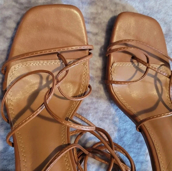 Women's 9 Caramel square toe strappy wrap around laces sandals crystal heels - Picture 5 of 12